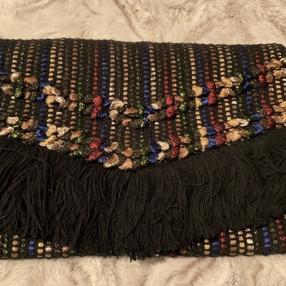 Stella and Dot Shimmering Weave Clutch with Fringe. NWOT - Picture 6 of 7